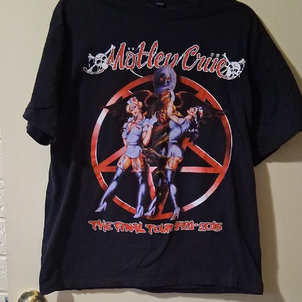 Black Mötley Crüe Graphic T-Shirt